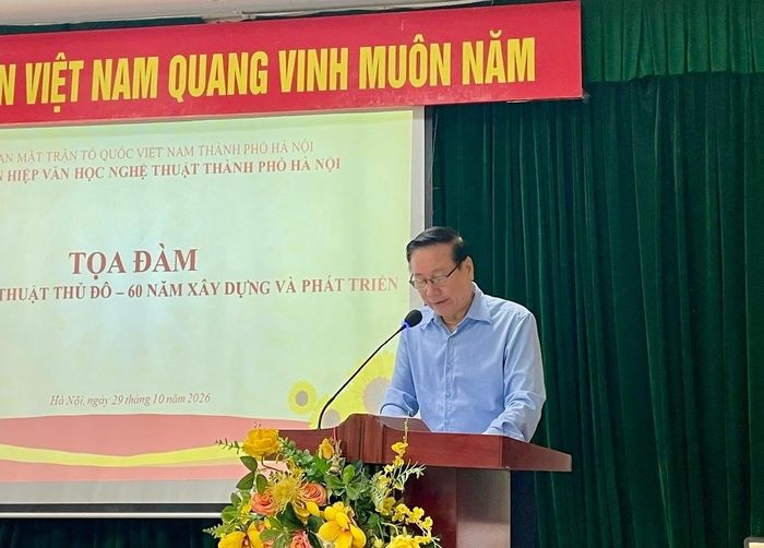 NSND Trần Quốc Chiêm, Phó Chủ tịch Liên hiệp các Hội Văn học nghệ thuật Việt Nam, Chủ tịch Hội Liên hiệp văn học nghệ thuật Hà Nội phát biểu. Ảnh: Thủy Đặng
