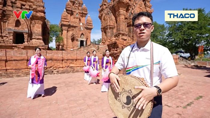  Gia Bảo cũng có màn khuấy động tinh thần ấn tượng trước thềm Chung kết. 