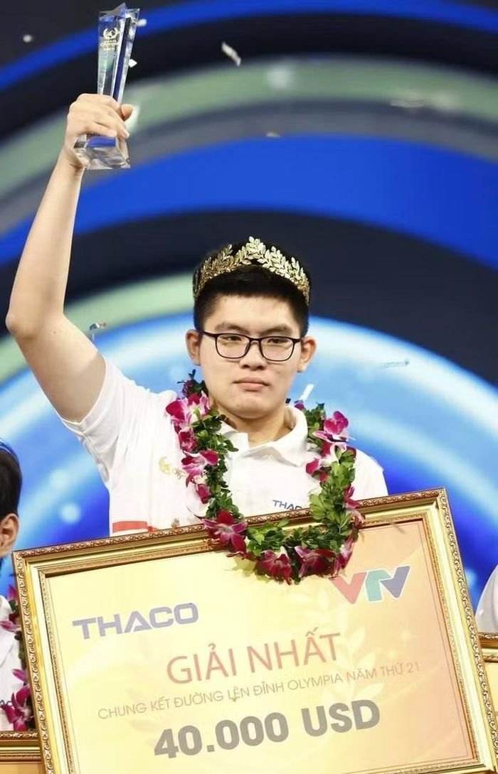 Từng về nhì vòng Tháng, Hoàng Khánh vẫn băng băng tiến vào Chung kết và chiến thắng.