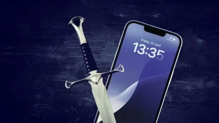 Hình minh họa của công ty an ninh mạng Malwarebytes về việc DarkSword (có thể hiểu nghĩa đen là "Thanh gươm bóng tối") có thể tấn công iPhone. Ảnh: Malwarebytes