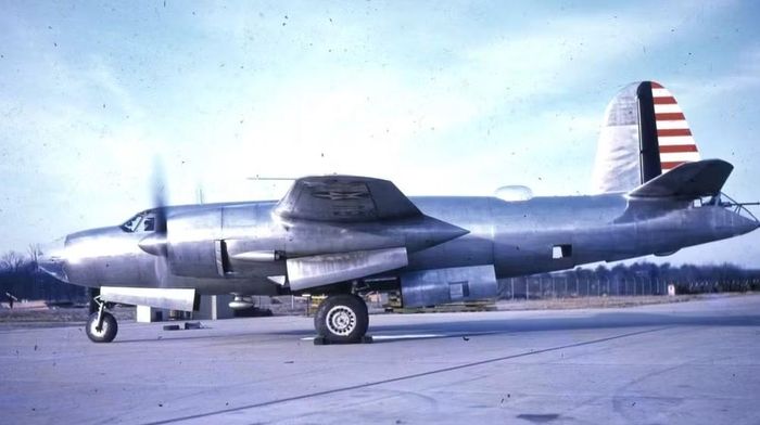 B-26 có thiết kế tập trung vào hiệu suất bay và tốc độ. Trong giai đoạn đầu sử dụng, máy bay gặp khó khăn do đặc tính cất cánh và hạ cánh đòi hỏi phi công phải tuân thủ chặt chẽ quy trình vận hành.