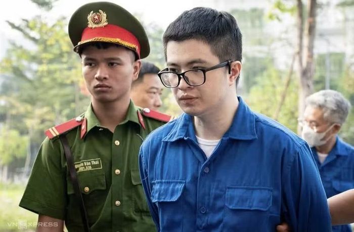 “Ông trùm” Mr Pips bị dẫn giải tới phiên tòa.