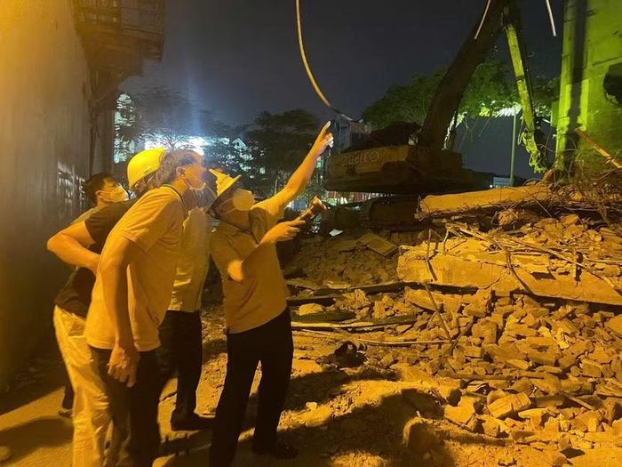 Những “đêm trắng” của cán bộ UBND phường Khương Đình trên công trường xây dựng đường Vành đai 2,5