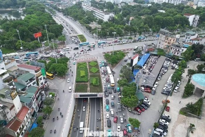 Hà Nội đề xuất mở rộng Quốc lộ 1 lên 90m (Trong ảnh: Đường Quốc lộ 1 (Lê Duẩn) đoạn qua nút giao Kim Liên - Xã Đàn)