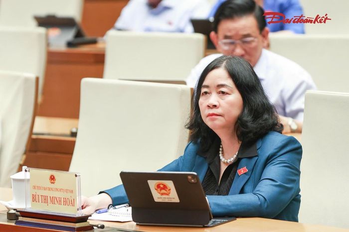 Ủy viên Bộ Chính trị, Bí thư Trung ương Đảng, Chủ tịch UBTƯ MTTQ Việt Nam Bùi Thị Minh Hoài tham dự phiên thảo luận. Ảnh: Quang Vinh