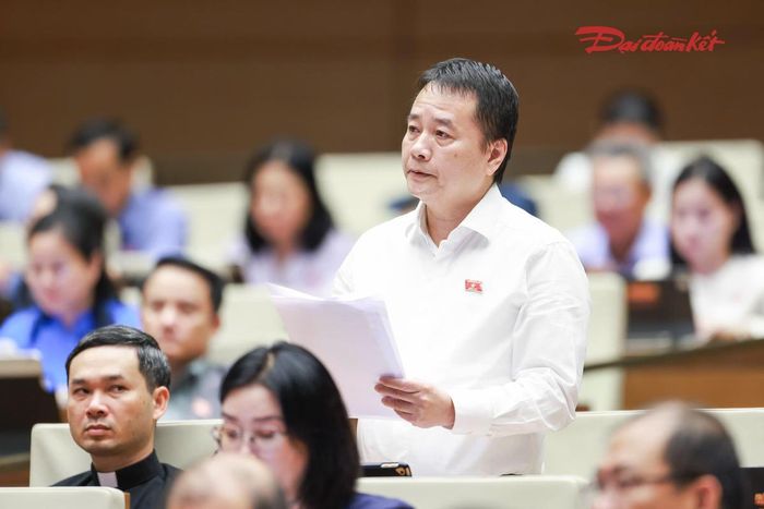 Đại biểu Phạm Nam Tiến (đoàn Lâm Đồng) phát biểu. Ảnh: Quang Vinh