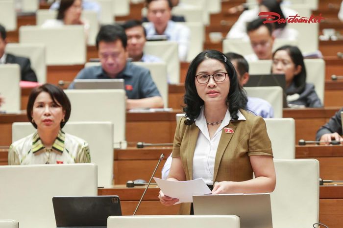 Bà Nguyễn Thị Lan phát biểu (Ảnh: Quang Vinh)