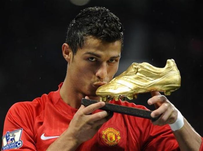  Ronaldo ghi vô số bàn thắng cho MU. 