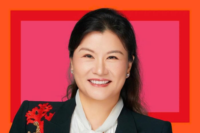 Zhou Qunfei trở lại vị trí người phụ nữ giàu nhất Trung Quốc với tài sản 127 tỷ nhân dân tệ. Ảnh: Fortune