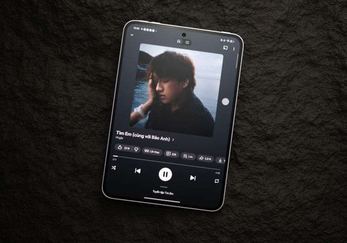 Dòng máy tính bảng nhỏ gọn của Oppo, giá từ 25 triệu đồng với bản 256 GB, màn hình nhám mờ.