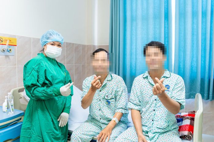  Anh M. và em trai hồi phục sức khoẻ sau ca lấy và ghép thận. Ảnh: BVCC. 