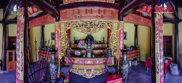 Toàn cảnh bên trong đền Vĩnh Yên