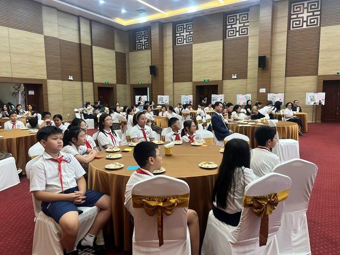 Diễn đàn có sự tham gia của đông đảo trẻ em