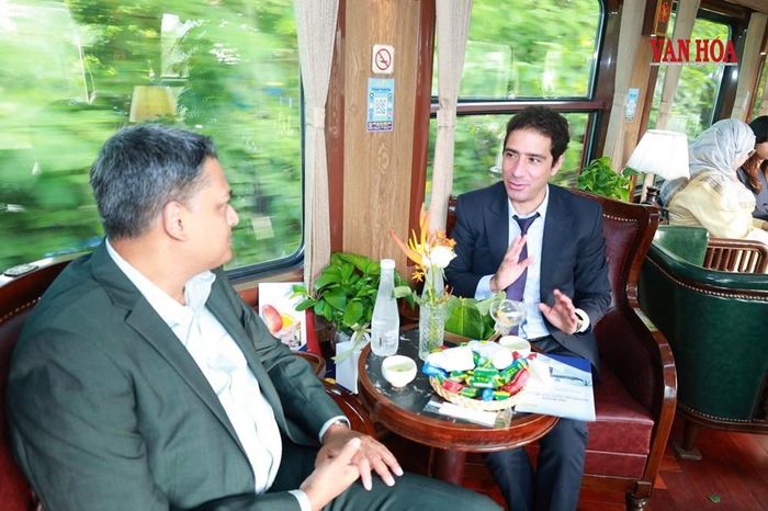 Khu vực bên trong toa tàu khang trang, hiện đại