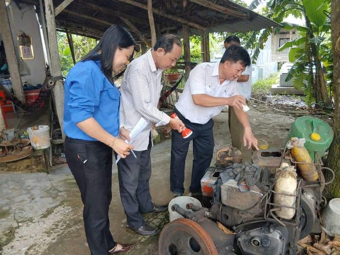 Kiểm tra và xử lý những vật dụng có nguy cơ phát sinh lăng quăng