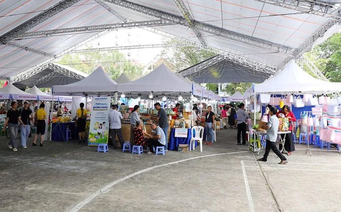 Không gian thương mại, ẩm thực tại Ngày hội Văn hóa - Du lịch xã Bình Hưng