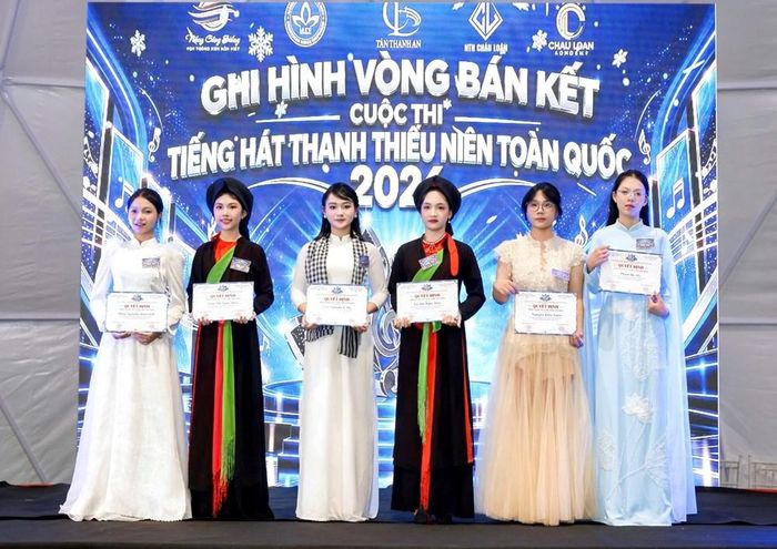 Mỗi tiết mục là một câu chuyện, mỗi giọng hát mang một màu sắc riêng biệt