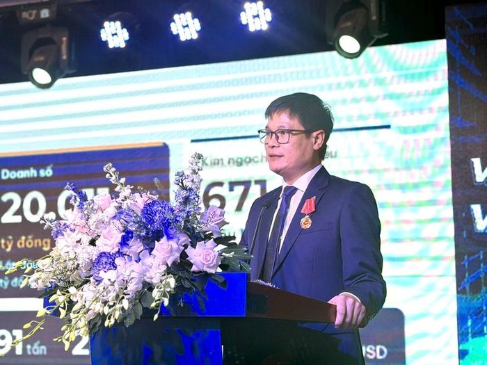 Ông Lê Đức Huy, Bí thư Đảng ủy, Chủ tịch Hội đồng thành viên Tổng công ty Simexco 2-9 phát biểu tại lễ đón nhận