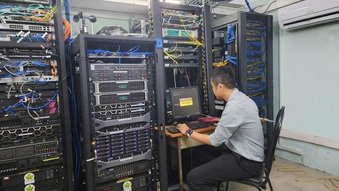 Hệ thống Server vận hành bệnh án điện tử tại bệnh viện Nguyễn Tri Phương (TP.HCM). Đây cũng là bệnh viện công đầu tiên tại TP.HCM được Bộ y tế công nhận triển khai thành công bệnh án điện tử- Ảnh Hải Yến