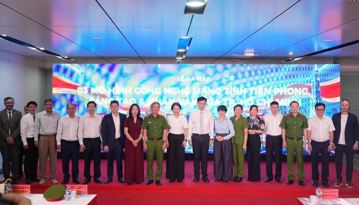 Các đại biểu chụp ảnh kỷ niệm. (Ảnh: VP)