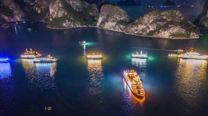 Những "lâu đài nổi" rực rỡ sắc màu áp dụng công nghệ trình diễn ánh sáng hiện đại trên vịnh Hạ Long tại Carnaval Hạ Long 2026 “Kỳ quan bừng sáng – Kỷ nguyên mới”