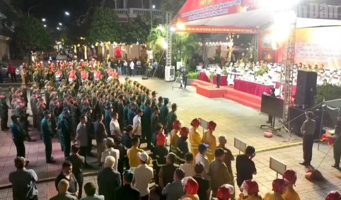 Hơn 600 người và 200 phương tiện thuộc các lực lượng, đơn vị trên địa bàn tham gia cuộc diễn tập. (Ảnh: QUỐC TUẤN)