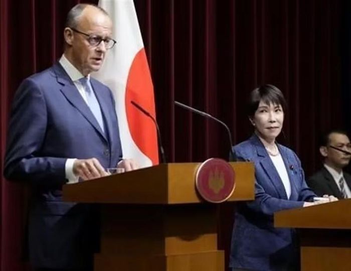 Thủ tướng Nhật Bản Sanae Takaichi và Thủ tướng Đức Friedrich Merz tại cuộc họp báo chung ở Tokyo, Nhật Bản ngày 28/10/2026. (Ảnh: Kyodo/TTXVN phát)
