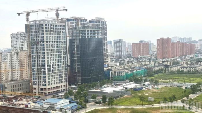 REIT cần được đặt trong một hệ sinh thái đủ minh bạch và kiểm soát rủi ro. Dù REIT có thể tạo thêm một kênh vốn dài hạn cho thị trường bất động sản nhưng không loại bỏ các rủi ro vốn có của thị trường. (Ảnh: HNV)