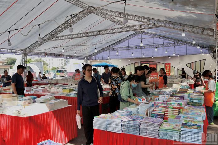 Hướng tới chào mừng Ngày Văn hóa Việt Nam, Hội sách Mùa Thu góp phần tạo dựng không gian sinh hoạt văn hóa dành cho cộng đồng, khuyến khích thói quen đọc sách và lan tỏa văn hóa đọc trong đời sống.