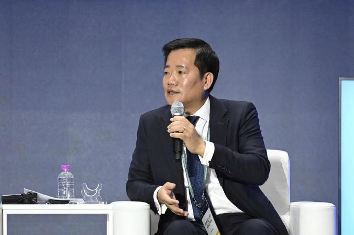  Cục trưởng Cục An toàn bức xạ và hạt nhân Nguyễn Hoàng Linh chia sẻ kinh nghiệm của Việt Nam tại Phiên thảo luận cấp cao về pháp quy hiệu quả. (Ảnh: LAN ANH) 