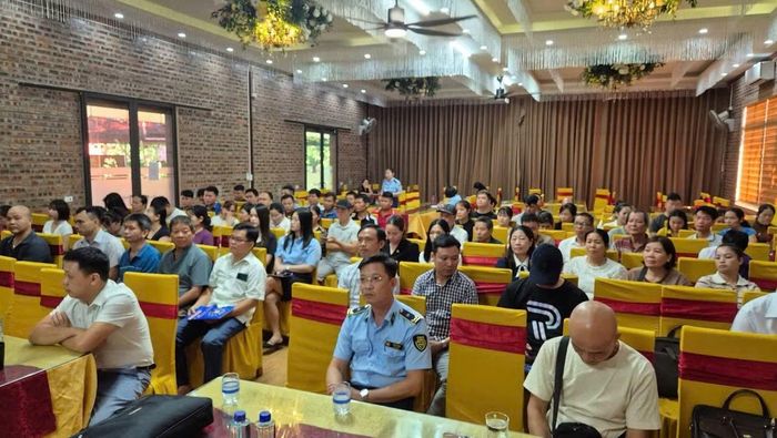Chi cục Quản lý thị trường Phú Thọ tuyên truyền, phổ biến pháp luật về thương mại điện tử. (Ảnh: Chi cục Quản lý thị trường Phú Thọ)