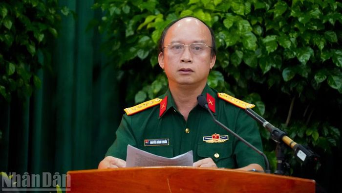 Đại tá Nguyễn Đình Chuẩn, Phó Chính ủy Bộ Tư lệnh Thành phố Hồ Chí Minh phát biểu.