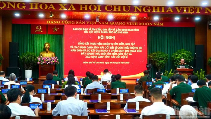 Quang cảnh hội nghị tổng kết công tác tìm kiếm, quy tập và xác định danh tính hài cốt liệt sĩ còn thiếu thông tin năm 2026.