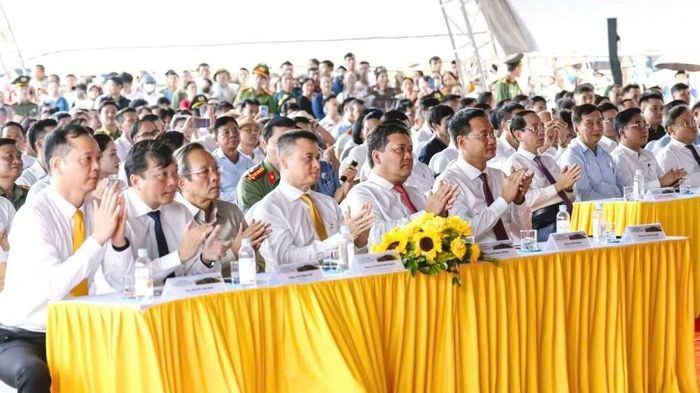 Các đại biểu tham dự lễ khởi công. (Ảnh: HG)
