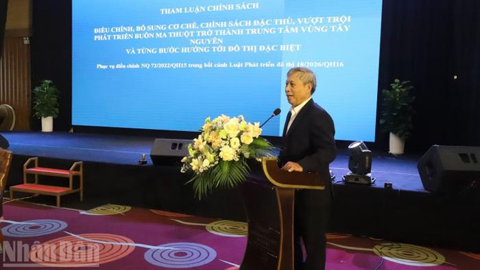 Các đại biểu tham luận tại hội nghị. (Ảnh: CÔNG LÝ)