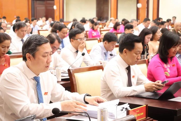 Các đại biểu tham dự kỳ họp. (Ảnh: VƯƠNG LÊ)