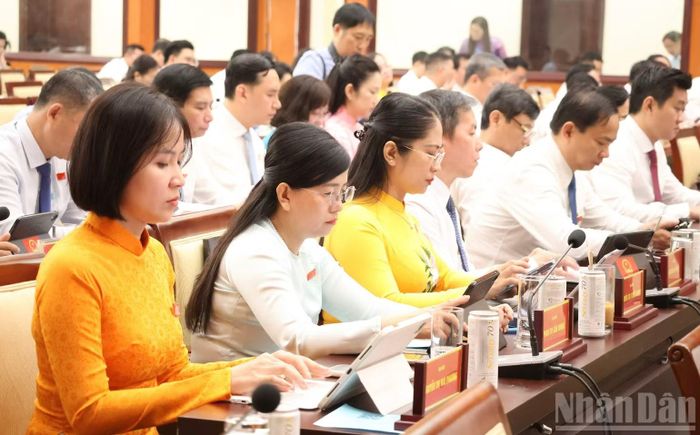 Các đại biểu tham dự kỳ họp. (Ảnh: VƯƠNG LÊ)