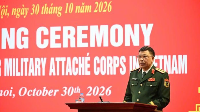 Thượng tướng Trần Việt Khoa, Giám đốc Học viện Quốc phòng phát biểu tại lễ bế mạc. (Ảnh: CTV)