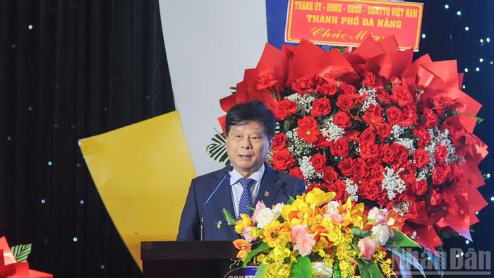 Phó Chủ tịch Hội Nhà báo Việt Nam Trần Trọng Dũng phát biểu tại Đại hội. (Ảnh: AN VINH)