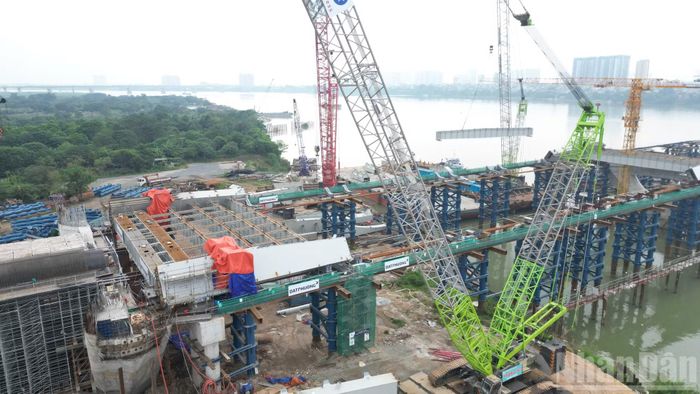 Khi đưa vào khai thác, công trình sẽ bổ sung một tuyến vượt sông Hồng ở khu vực trung tâm, góp phần tăng cường kết nối giữa hai bờ sông, giảm áp lực cho các cầu hiện hữu như Chương Dương, Long Biên và Vĩnh Tuy.