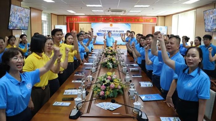 Các đại biểu khẳng định quyết tâm tại lễ phát động và ra quân Tháng cao điểm. ( Ảnh: N.H)