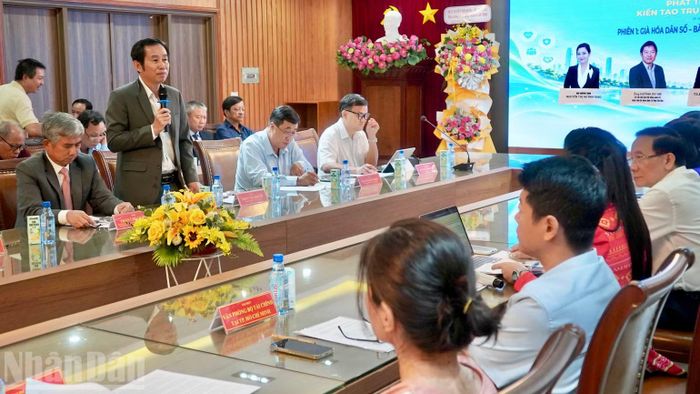 Bác sĩ chuyên khoa 2 Trần Văn Khanh, Giám đốc Bệnh viện Lê Văn Thịnh phát biểu tại tọa đàm. (Ảnh: KHANG ANH)