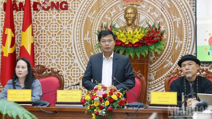 Phó Chủ tịch Ủy ban nhân dân tỉnh Lâm Đồng Đinh Văn Tuấn cho biết, Lễ hội nhạc Jazz thể hiện định hướng của tỉnh trong phát huy giá trị văn hóa, nghệ thuật gắn với phát triển du lịch và công nghiệp văn hóa. (Ảnh: BẢO VĂN)