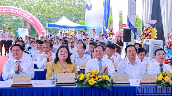 Lãnh đạo tỉnh Tây Ninh dự lễ động thổ dự án cao tốc Gò Dầu-Xa Mát (giai đoạn 1). (Ảnh: THANH PHONG)
