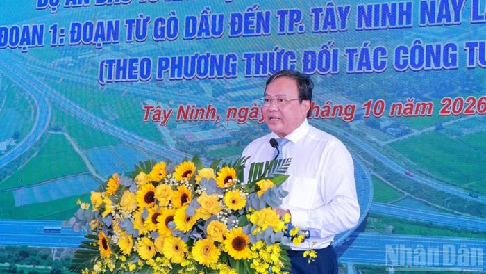 Chủ tịch Ủy ban nhân dân tỉnh Tây Ninh Lê Văn Hẳn phát biểu. (Ảnh: THANH PHONG)