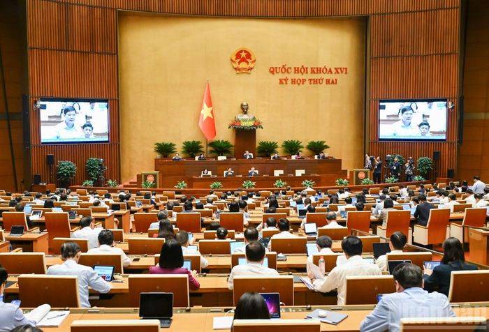 Quang cảnh phiên thảo luận tại hội trường Diên Hồng. (Ảnh: DUY LINH)