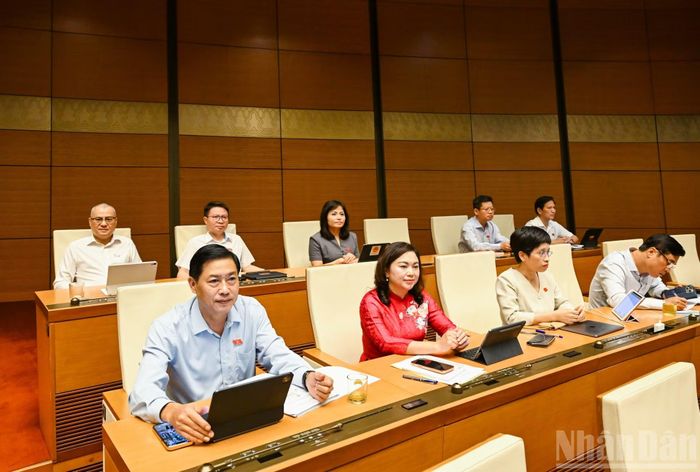 Các đại biểu Quốc hội tỉnh Phú Thọ tại phiên họp. (Ảnh: DUY LINH)
