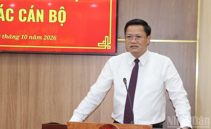 Chủ tịch Ủy ban nhân dân tỉnh Quảng Ngãi Nguyễn Đức Tâm phát biểu giao nhiệm vụ. (Ảnh: HIỂN CỪ)