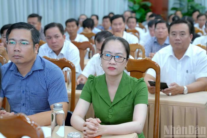 Hội nghị có sự tham gia đông đủ của đại diện lãnh đạo 64 đơn vị cấp xã trên địa bàn tỉnh Cà Mau. (Ảnh: HỮU TÙNG)