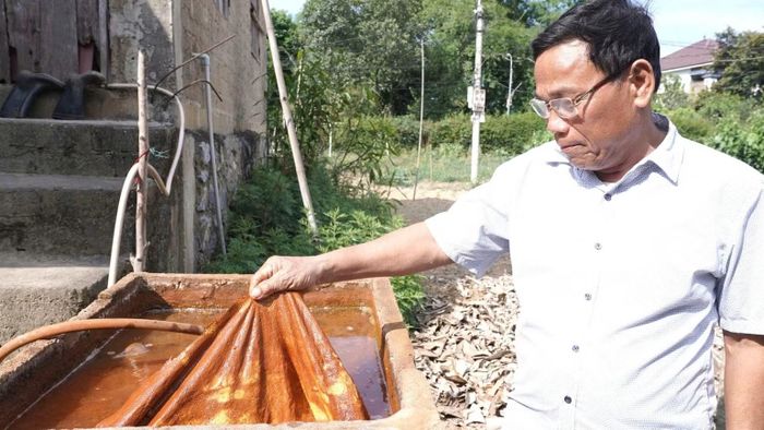 Người dân xã Tân Gianh chật vật tìm nguồn nước sinh hoạt do nguồn nước từ giếng đào, giếng khoan bị nhiễm phèn, nhiễm mặn. (Ảnh: HG)